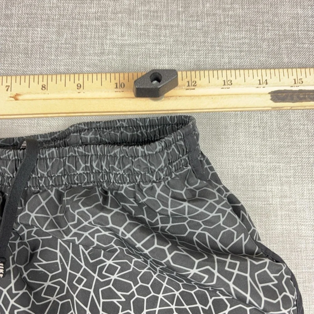 Nike Dri-FIT Running Shorts Mens Small Black 4 Inseam Lined Zip Pocket Geometric